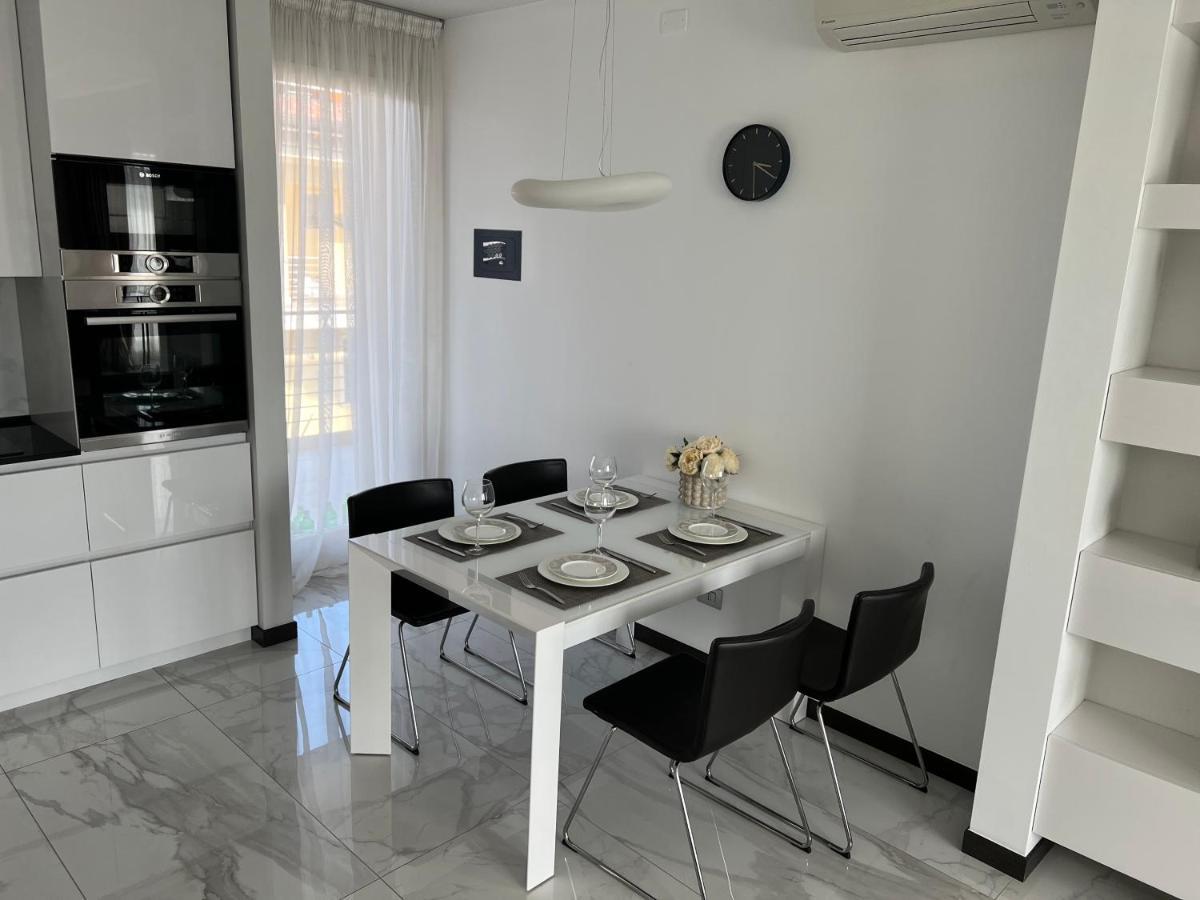 Paganini Suites And Apartments Sirmione Kültér fotó